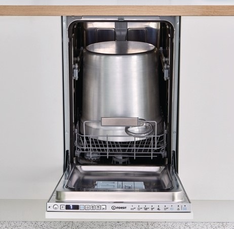 Myčka nádobí Indesit DSFO 3T224 C