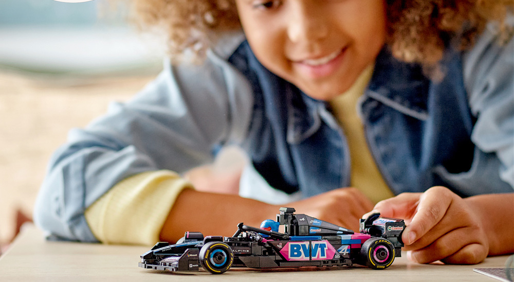 Stavebnice LEGO® Speed Champions 77248 Závodní auto BWT Alpine F1® Team A524 Stavebnice s 258 dílky potěší děti od deseti let a při stavění jim pomůže aplikace LEGO Builder.