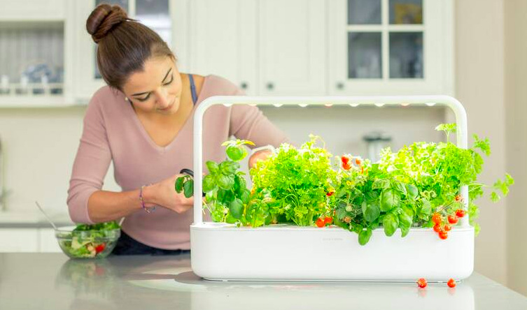 Chytrý květináč Click and Grow Smart Garden 9 - bílý