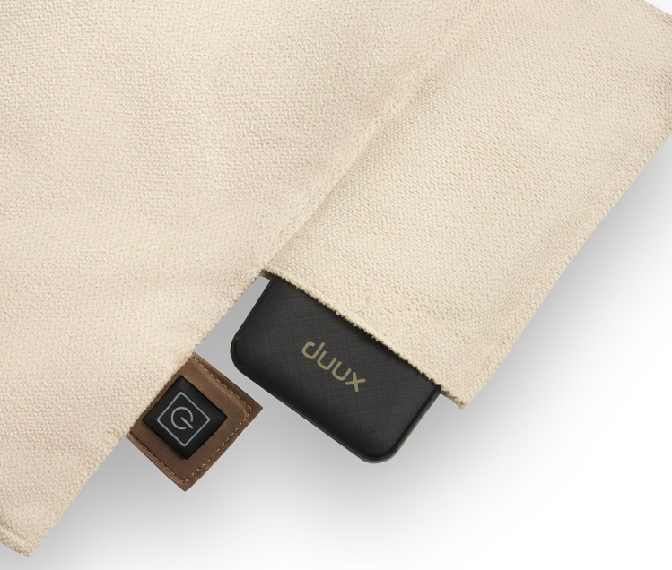 Detail kapsy a powerbanky u vyhřívací podložky Duux DXLV61 Mellow v béžové barvě