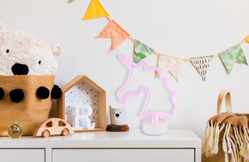Stolní LED lampička GLOBO neon Unicorn II v dětském pokoji