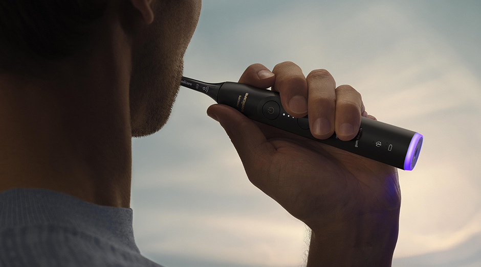 Zubní kartáček Philips Sonicare 7100 HX7421/01 černý Zubní kartáček Philips HX7420/01 Sonicare 7100