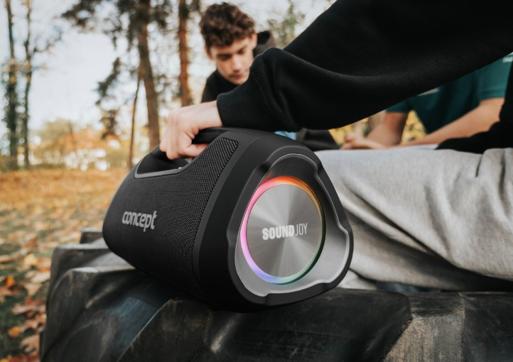Přenosný reproduktor Concept SoundJoy BR5060 černý Přenášení reproduktoru Concept SoundJoy BR5060 za madlo s rozsvíceným LED prstencem