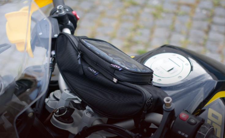 Držák na mobil FIXED Handlebar Case na řídítka motocyklu černý Držák na mobil FIXED Handlebar Case na řídítka motocyklu černý