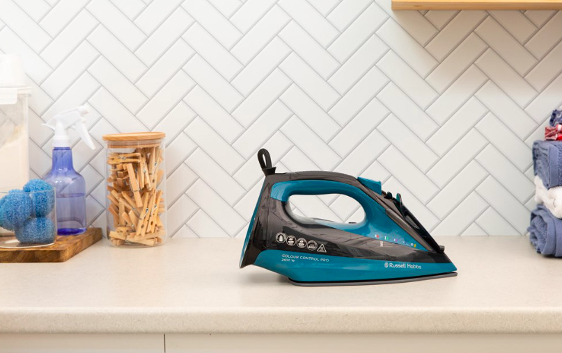 Žehlička Russell Hobbs 27280-56 Colour Control Pro