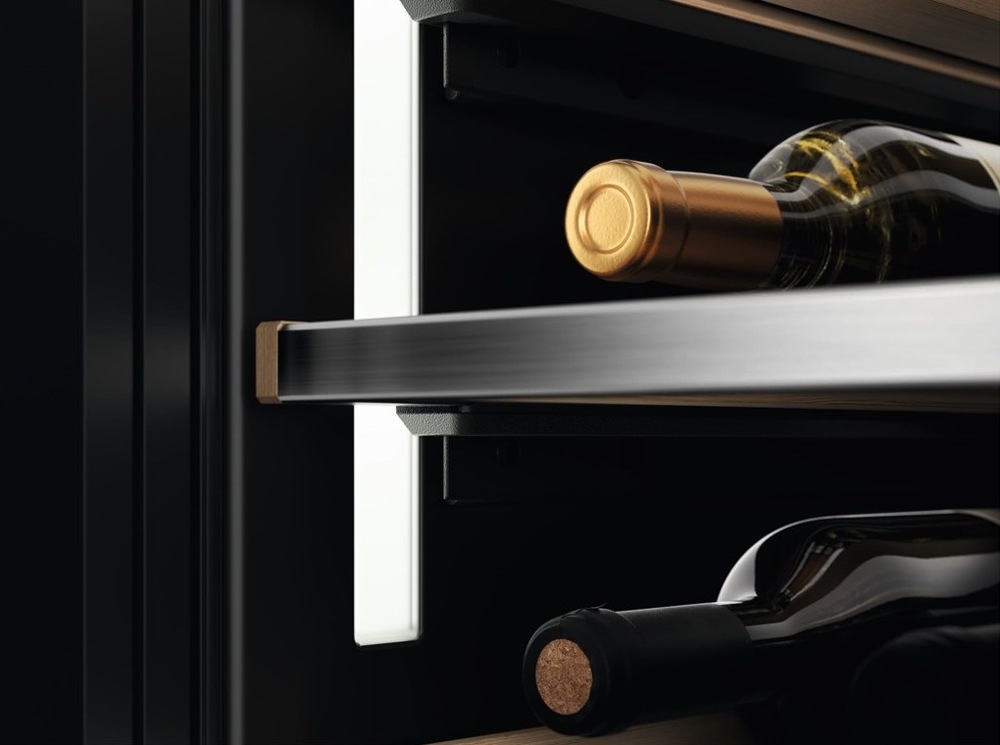 Vinotéka Electrolux EWUD040B8B černá Vinotéka Electrolux EWUD040B8B černá
