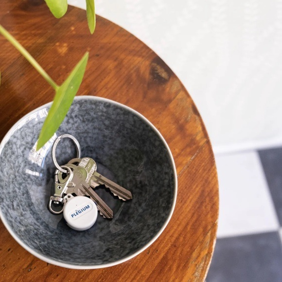 Chytrý osobní alarm Plegium Smart Emergency Button bílý