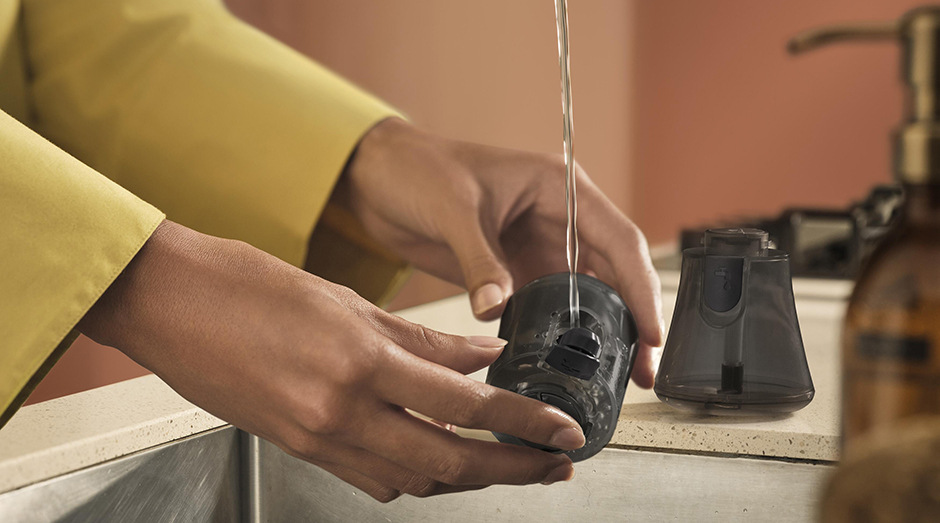 Ruční napařovač oděvů Philips 7000 Series STH7060/80 černý