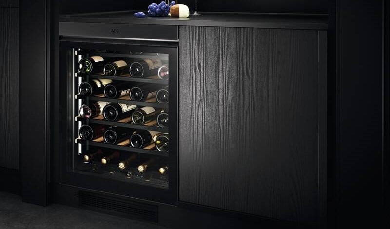 Vinotéka AEG Mastery AWUS040B8B černá Vinotéka AEG Mastery AWUS040B8B černá