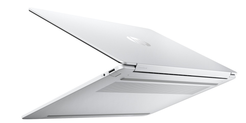 Notebook HP OmniBook 5 NG AI 16-bf0002nc + Game Pass předplatné na 3 měsíce stříbrný Notebook HP OmniBook 5 NG AI PC 16-bf0000nc otevřený zezadu