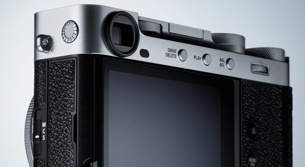 20 filmových simulací a kreativní nástroje Fujifilm umožňují ukládání vlastních vzhledů a rychlé přepínání profilů.