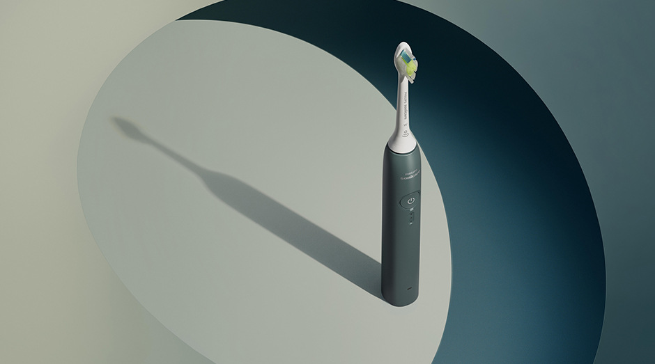 Stojící kartáček Philips HX4033/26 Sonicare 3100 a za ním stín