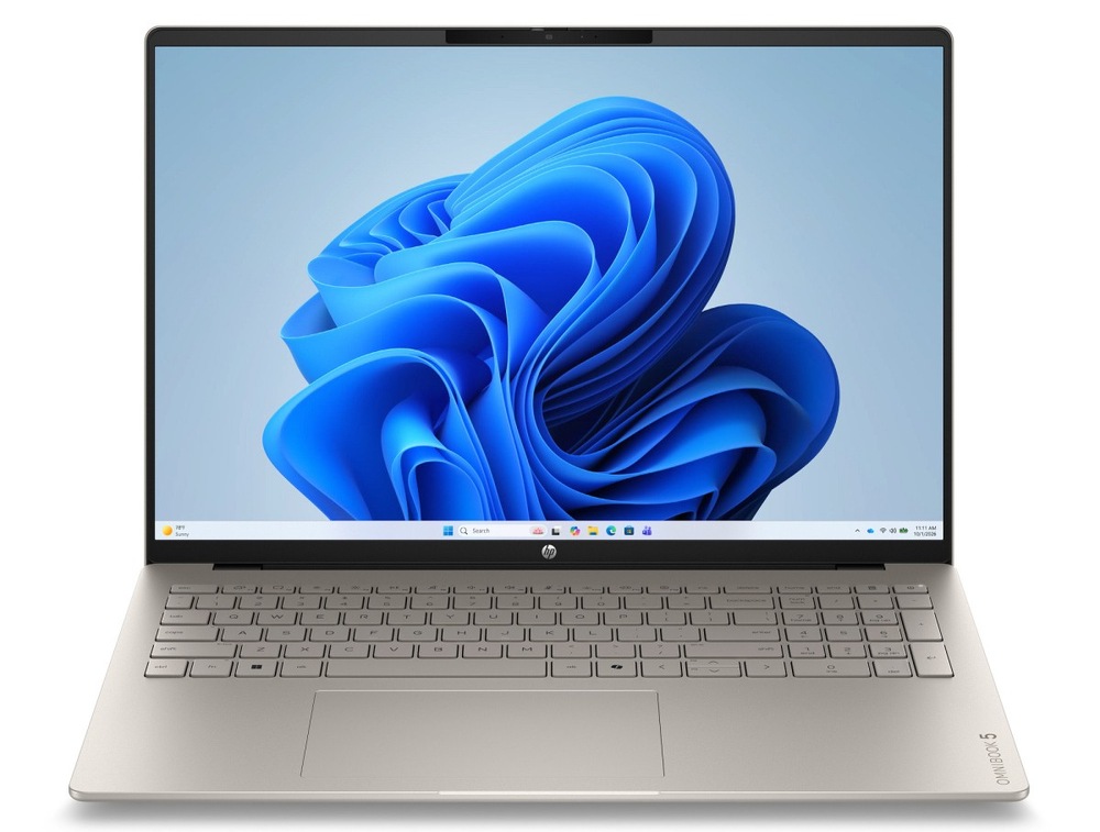 Otevřený a zapnutý notebook HP OmniBook 5 16-bn0000ncx zepředu