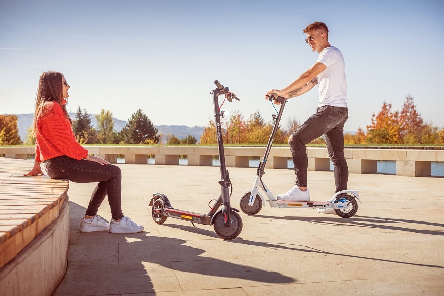 Elektrická koloběžka GoGEN VOYAGER ENERGY S611W bílá Elektrokoloběžka GOGS611W, pneumatiky