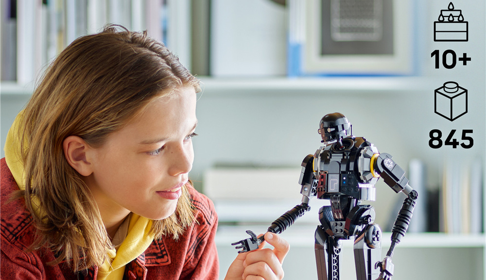 Stavebnice s 845 dílky LEGO vytvoří droida vysokého přes 41 cm a nabízí zábavný projekt pro fanoušky Star Wars.