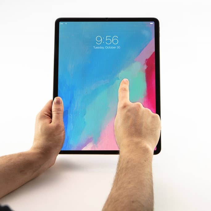 Tvrzené sklo InvisibleSHIELD na Apple iPad Pro 11" (2018) Tvrzené sklo InvisibleSHIELD na Apple iPad Pro 11" (2018)