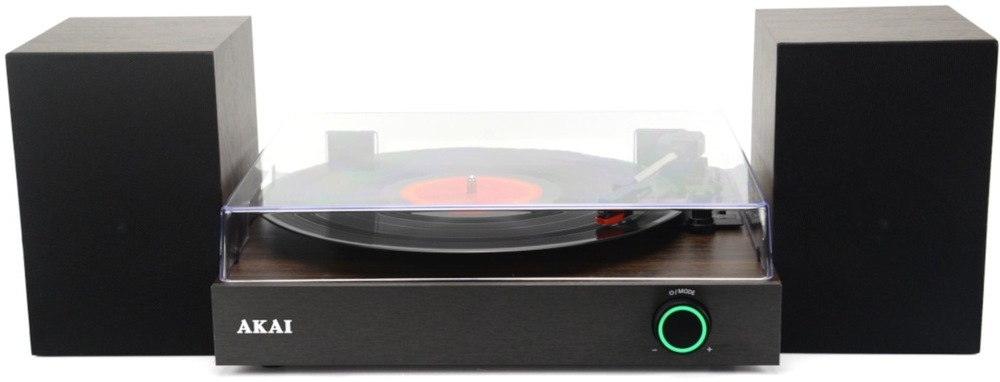 Gramofon AKAI ATT-200SP hnědý AKAI ATT-200SP gramofon je opatřen také víkem, aby se na něho neprášilo.