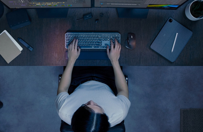 Klávesnice s myší Logitech MX Keys S Combo, US layout - grafitová grafitová