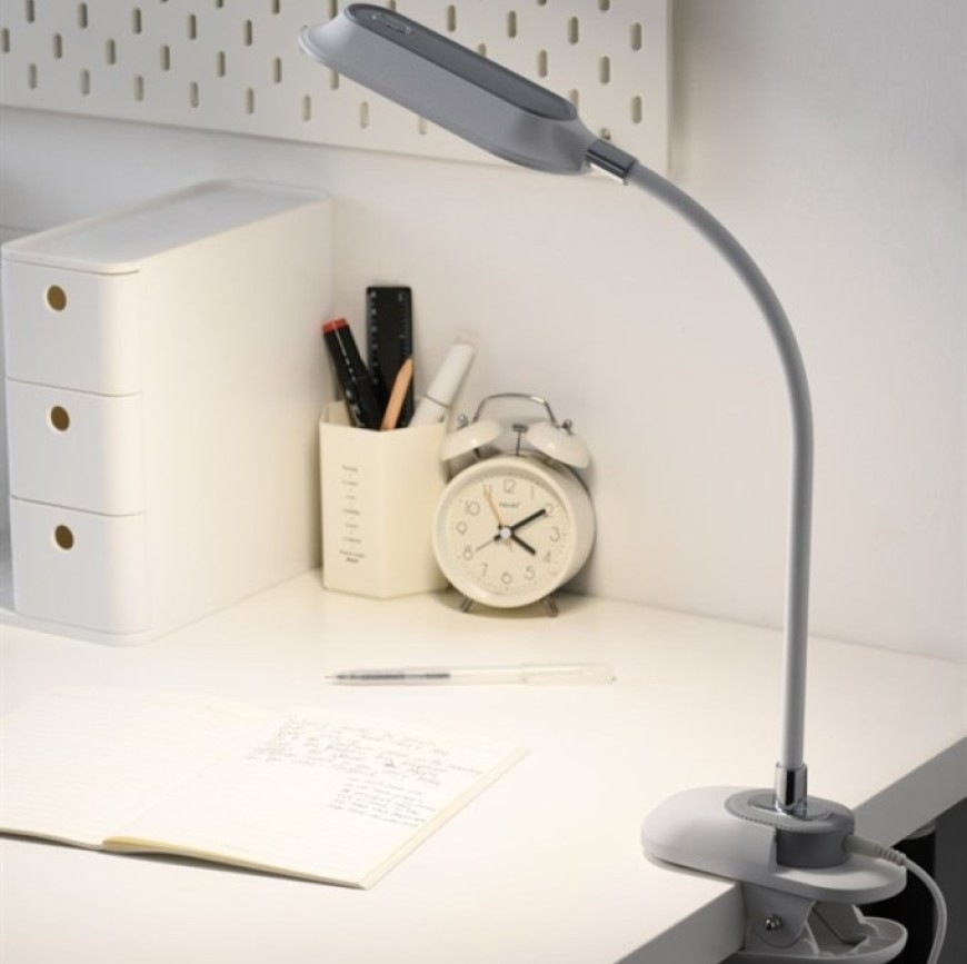 Stolní lampička IMMAX CLIP, 7,5W, CCT, IP20 bílá Mobilní stolní LED lampička IMMAX CLIP připnutá na desku stolu