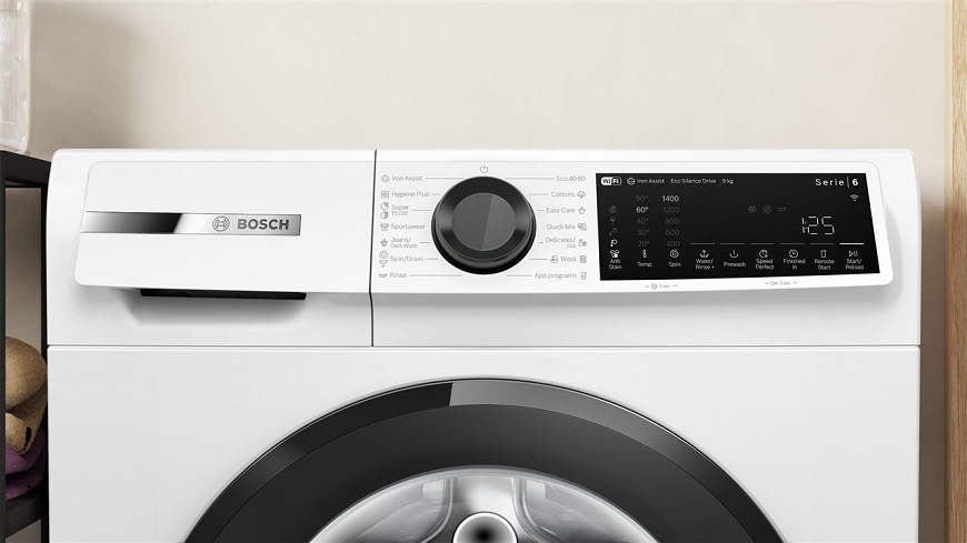 Detailní pohled na displej pračky Bosch WGJ24401BY