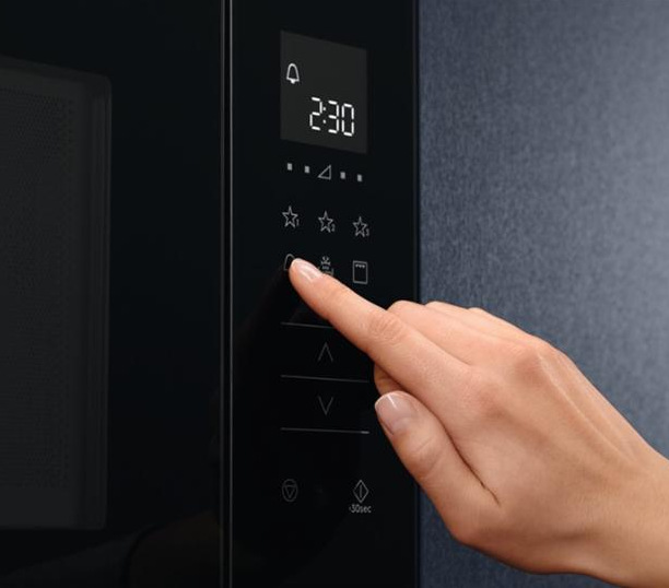 Mikrovlnná trouba Electrolux LMS4253TMK černá Dotykový ovládací panel mikrovlnné trouby Electrolux