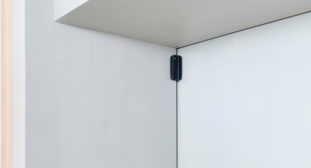 Senzor AJAX DoorProtect bílý Senzor AJAX DoorProtect bílý