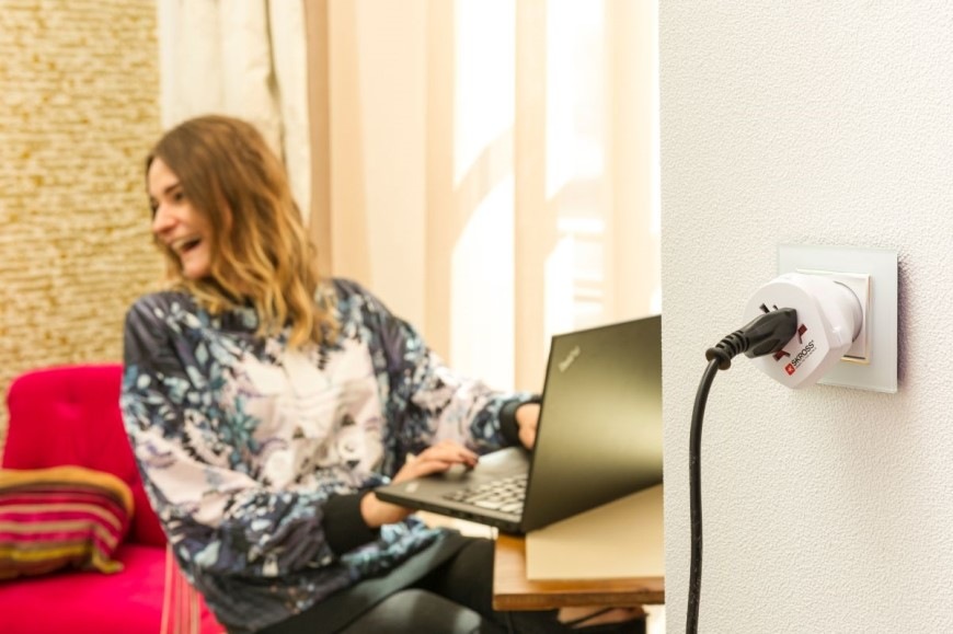 Cestovní adaptér SKROSS Israel Combo pro použití v Izraeli, typ H - bílý