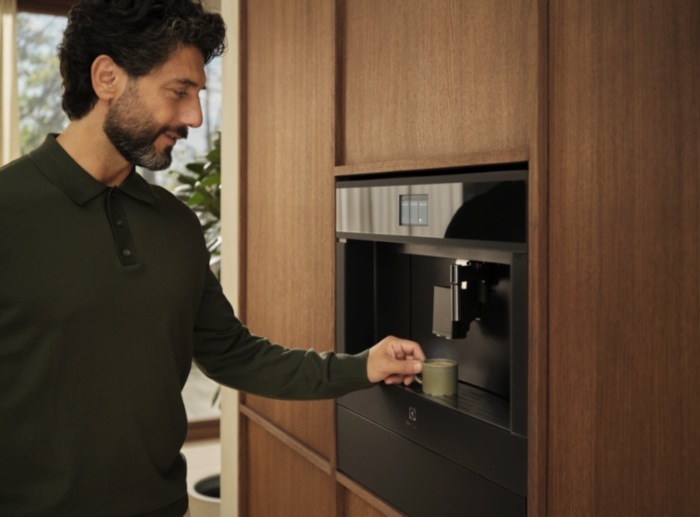 Vestavné espresso Electrolux série 800 EBC95T černý Vestavné espresso Electrolux série 800 EBC95T černý