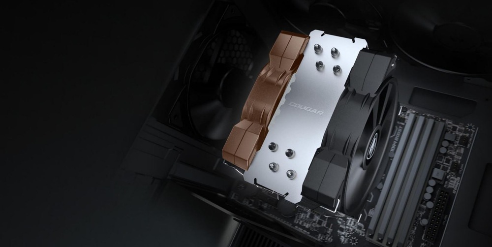 Chladič CPU Cougar FORZA 50 essential Vrchní záběr na chladič instalovaný na základní desce. Tmavě oranžová ilustrace značí možnost připevnění druhého ventilátoru.