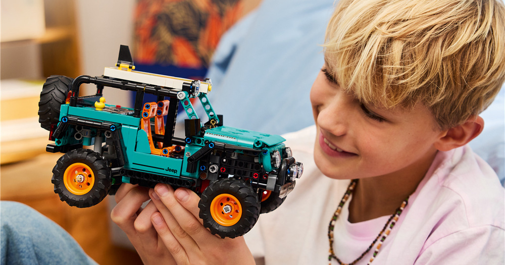 Stavebnice LEGO® Technic 42227 SUV Jeep® Wrangler Rubicon Stavebnice se 723 dílky LEGO nabízí dětem od 10 let kreativní technickou výzvu s pomocí aplikace LEGO Builder.