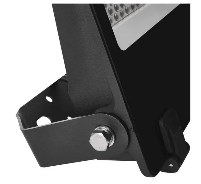 Reflektor EMOS AVENO, 150W, 24000lm, neutrální bílá černý LED REFLEKTOR AVENO 150W 24000LM IP66 NW