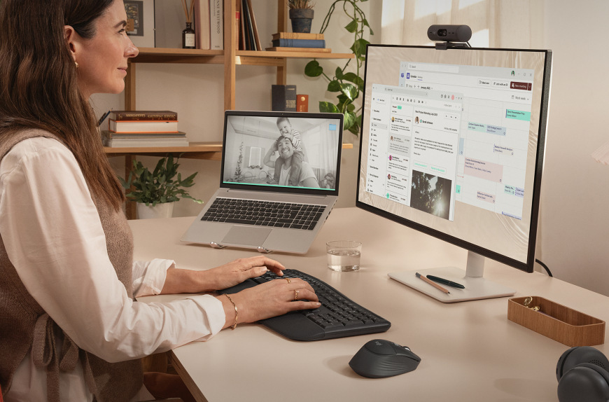 Pracovní nasazení myši Logitech Signature M850 L Wireless u počítače s externím monitorem