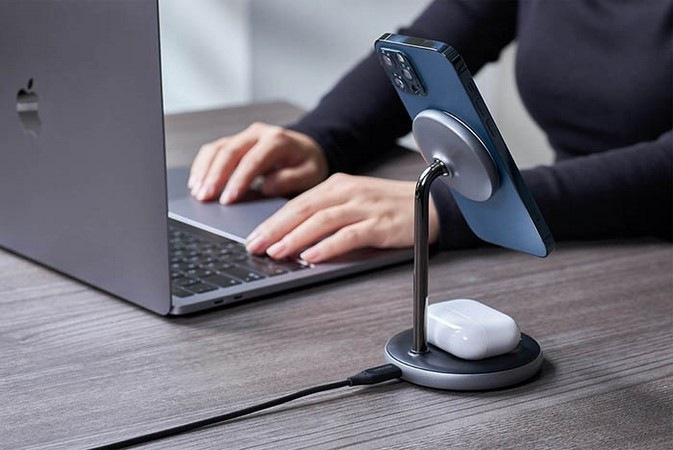 Bezdrátová nabíječka Adam Elements Omnia M2 2v1 s MagSafe černá Bezdrátová nabíječka Adam Elements Omnia M2 2v1 s MagSafe černá