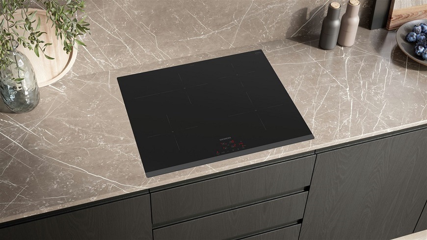 Indukční varná deska Siemens iQ300 EH631BFB6E černá SIEEH631BFB6E_01lifestyle