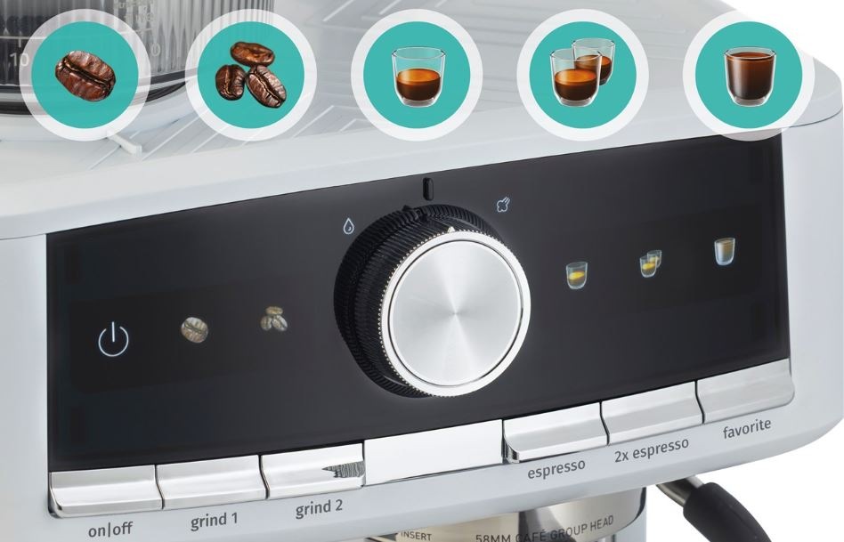 detail na ovladaci panel kávovaru  GORENJE GSACM20W. V kolečku jsou zrna i varianty výeldného nápoje