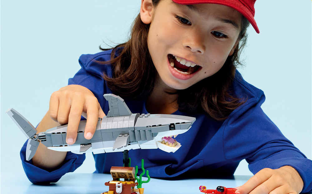 Stavebnice LEGO® Creator 3 v 1 31381 Divoký žralok a truhla s pokladem Tři modely z jedné sady kostek přinášejí nové konstrukční výzvy a dlouhé hodiny kreativního hraní.