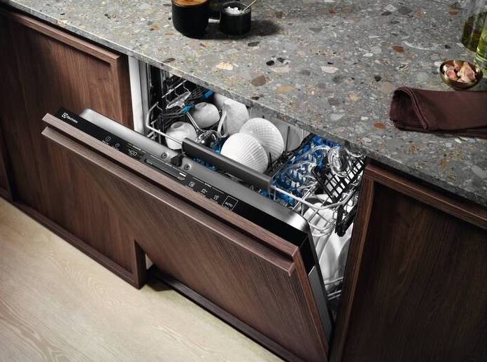 Myčka nádobí Electrolux 700 SENSE EEG67415L