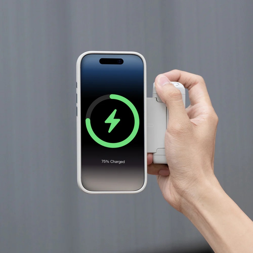 Držák na mobil PGYTECH MagCam 2 Phone Grip šedý Nabíjení pomocí vestavěného akumulátoru.