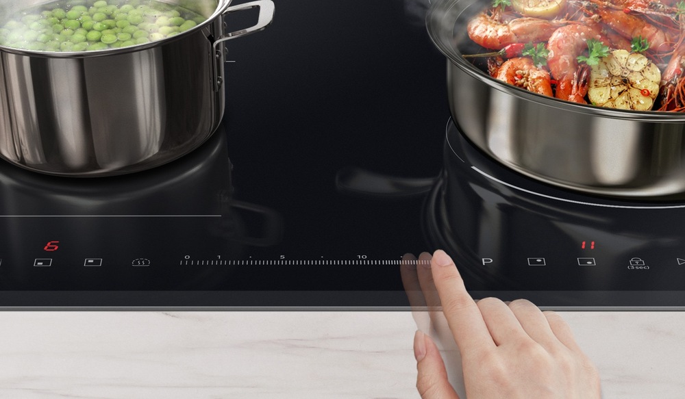 Indukční varná deska Samsung NZ64R3747BK/UR černá Detail posuvného dotykového ovládání varné desky