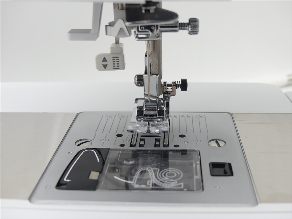 Šicí stroj Veritas Power Stitch 32T šedý/bílý Šicí stroj Veritas Power Stitch 32T šedý/bílý