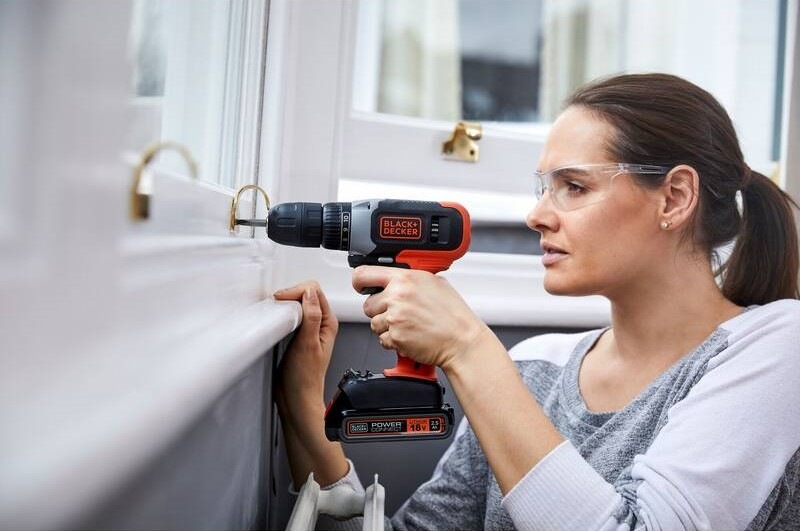 Vrtací šroubovák Black-Decker BCD001C1-QW (s baterií)