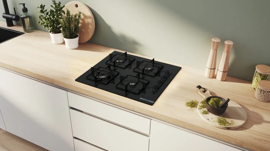 Plynová varná deska Bosch POH6B6K30 zabudovaná do kuchyňské linky