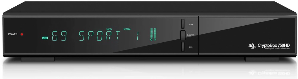 Pohled na displej satelitního přijímače AB Cryptobox 740HD , který zobrazuje zvolený program, jeho číslo a čas.