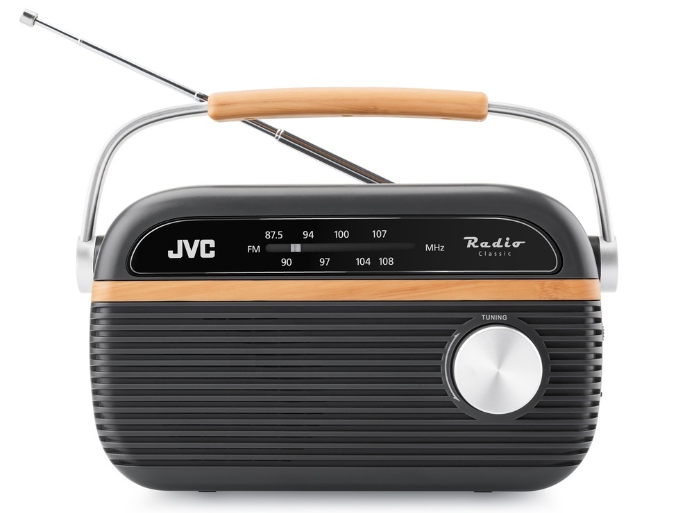 Čelní pohled na šedé analogové rádio JVC RA-E215G s vysunutou anténou a madlem v retro designu se stříbrným otočným ovladačem