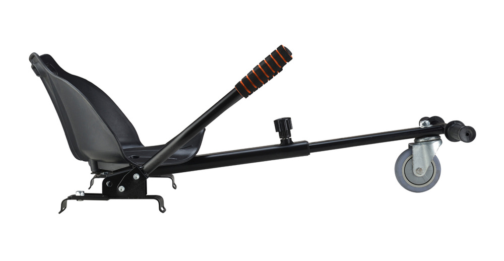 Sedačka pro hoverboard ELJET® 4046 černý Černý rám motokáry s ergonomickým sedadlem, nastavitelnou rukojetí s oranžovými úchyty a jedním předním kolečkem. Design je elegantní a sportovní.