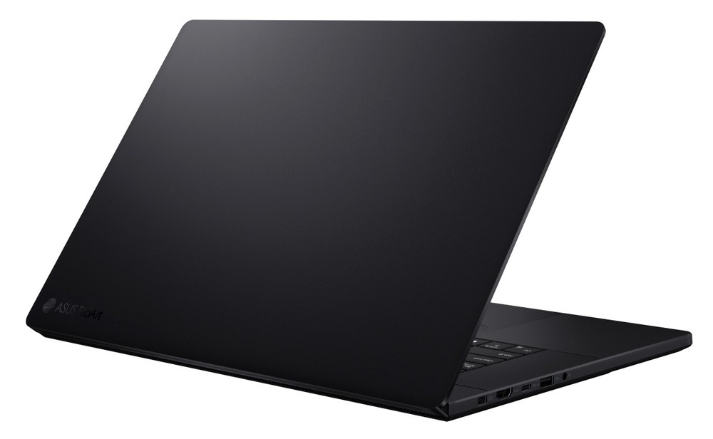 Pootevřený notebook Asus ProArt P16 zezadu