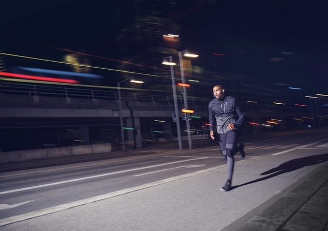 Sluchátka Bang & Olufsen Beoplay E8 Sport modrá Sluchátka Bang & Olufsen Beoplay E8 Sport modrá