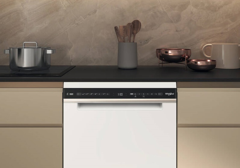 Volně stojící myčka nádobí Whirlpool W7F HS31, bílá, digitální displej