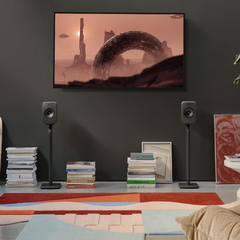 Reproduktory KEF LSX II LT (2 ks) černé Reproduktory KEF LSX II LT na pracovním stole po stranách počítače.