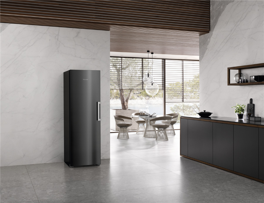Mraznička Miele FNS 4782 D Blacksteel se vyznačuje nízkou hlučností 36 dB